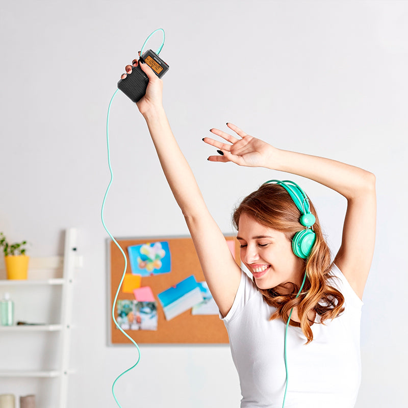 Compact AM/FM Auto-Tuning Pocket Radio