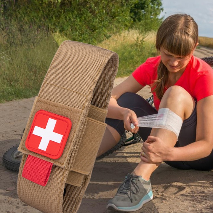 TrailGuard Outdoor Emergency Survival Kit – Compact Oxford First-Aid Pouch